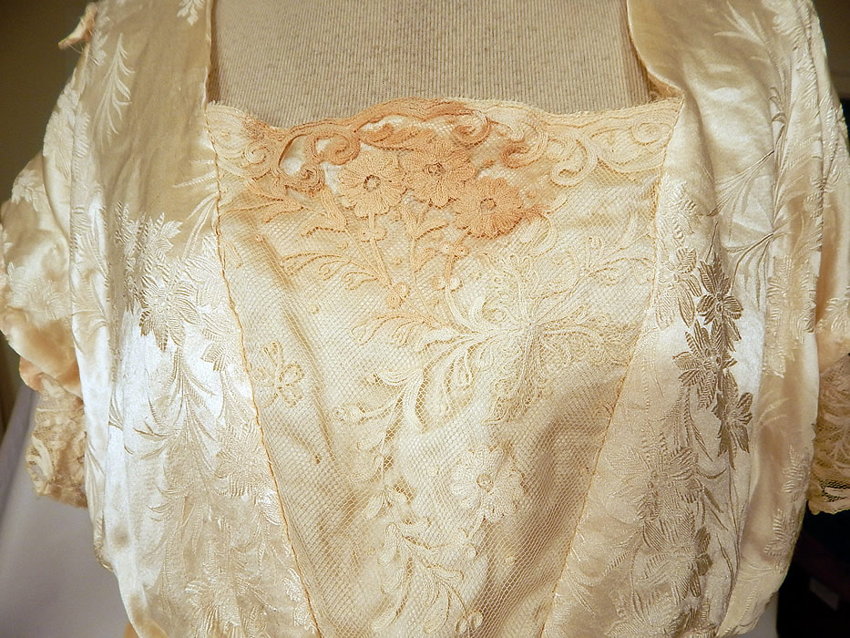 Edwardian Titanic Silk Damask Brocade Tambour Embroidery Lace Wedding Gown Dress
It is made of an off white silk damask weave floral pattern brocade fabric, with tambour embroidery net lace floral trim on the front bodice, sleeves and bottom skirt. 