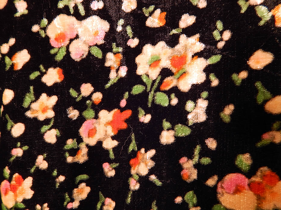 Vintage Art Deco Black Silk Velvet Pink Roses Floral Print Flapper Coat Jacket
The jacket measures 22 inches long, with a 32 inch waist, 32 inch bust and 22 inch long sleeves. It is in excellent condition. This is truly a wonderful piece of wearable Art Deco textile art!