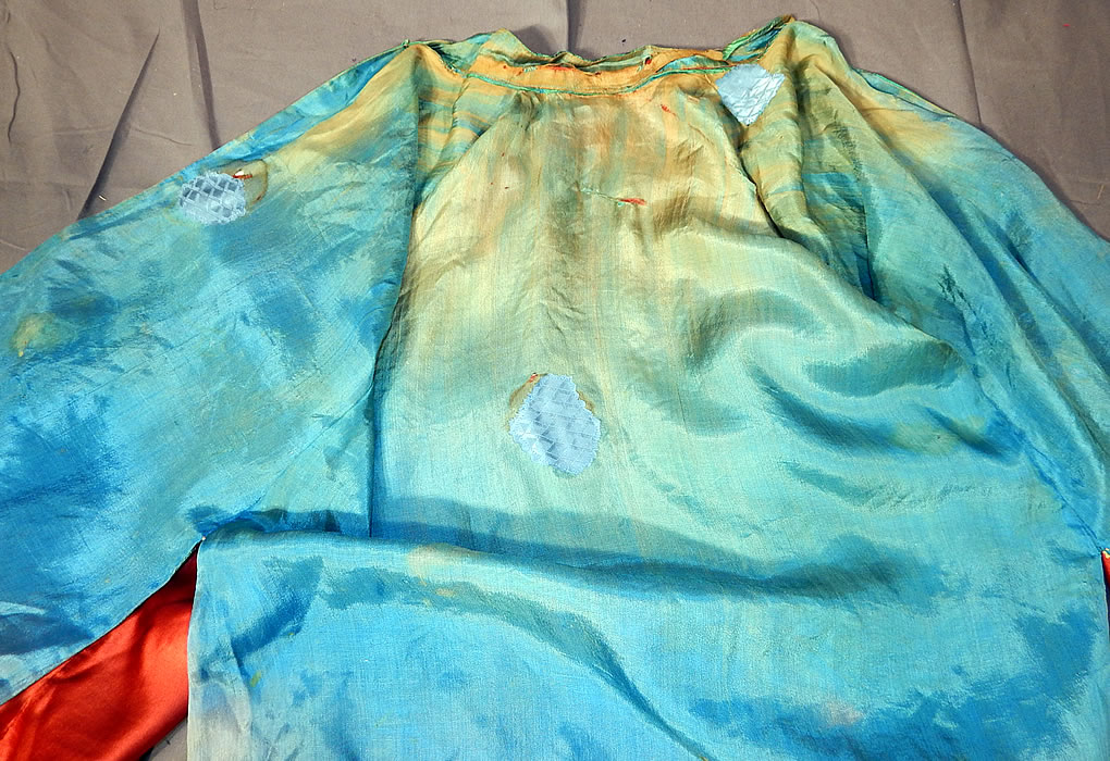 Vintage Chinese Cinnabar Red Silk Embroidered Bamboo Bird Robe Jacket
It is in good as-is condition, with discoloration staining, fraying and patched repairs to the inside silk lining only. This is truly a wonderful piece of wearable Chinese art!