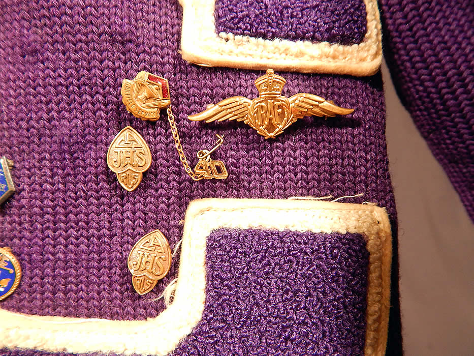 Vintage Albion Knitting Mills Award Sportswear Letterman School Sweater
The sweater measures 30 inches long, with a 34 inch waist, 34 inch chest, 22 inch long sleeves and 17 1/2 inch back shoulders. It is in good as-is condition, with several small moth nip holes scattered about and chamois underarm pads sewn inside. This is truly a wonderful piece of school varsity knit wearable art!