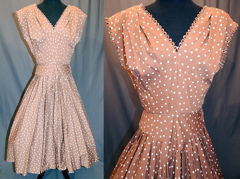 Vintage R & K Original Brown White Polka Dot Print Cotton Circle Skirt Dress
This vintage R & K Original brown white polka dot print cotton circle skirt dress dates from the 1950s. It is made of a brown cotton fabric with a white polka dot print. 
