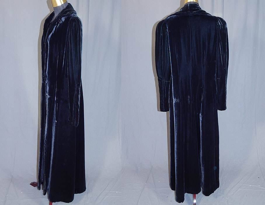 Vintage Emery Bird Thayer Co Black Velvet Long Evening Jacket Opera Coat
This beautiful black long floor length evening jacket opera coat has a fold over collar with open front, broad shoulder padding, gathered shoulders with long tapered sleeves, fitted cuffs, a single velvet covered button closure at the waist and is fully lined.