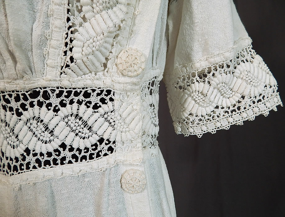 Edwardian White Woven Cotton Muslin Lace Crochet Button Trim Tea Gown Dress
This lovely lace dress, tea gown has a squared neckline, 3/4 length short sleeves, hidden hook closures along the front side and is unlined.