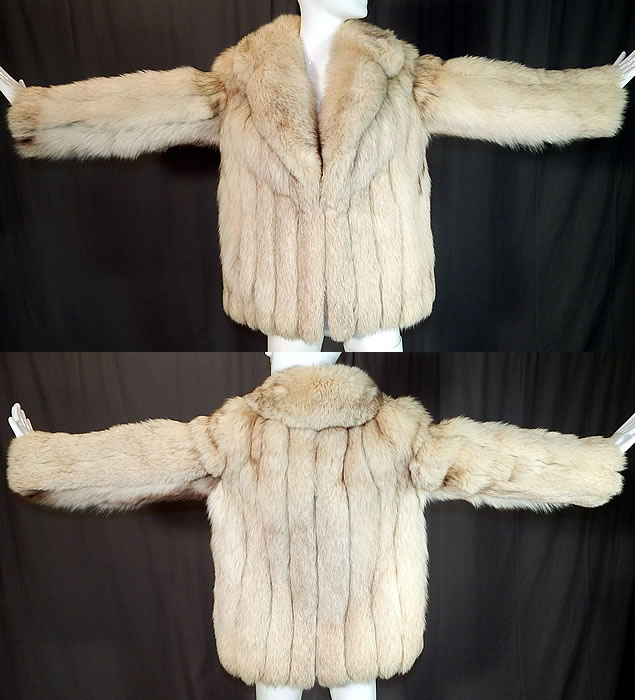 Vintage The Evans Collection Amber Fox Fur Shawl Collar Winter Coat Jacket
It is made of a fluffy plush soft supple kit fox fur pelts with a yellowish amber, grayish white color and black tips pieced together in long strips on a fabric backing.