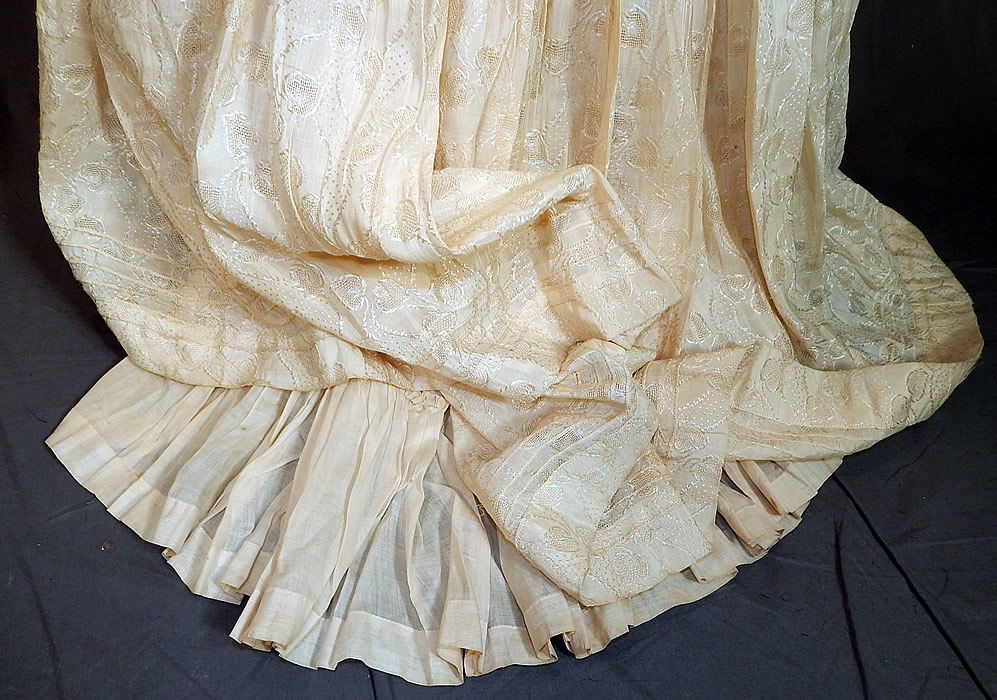 Edwardian Cream Cotton Silk Damask Drawn Cutwork Lace Wedding Skirt Train Back
This is truly a wonderful piece of antique bridal wearable art! 