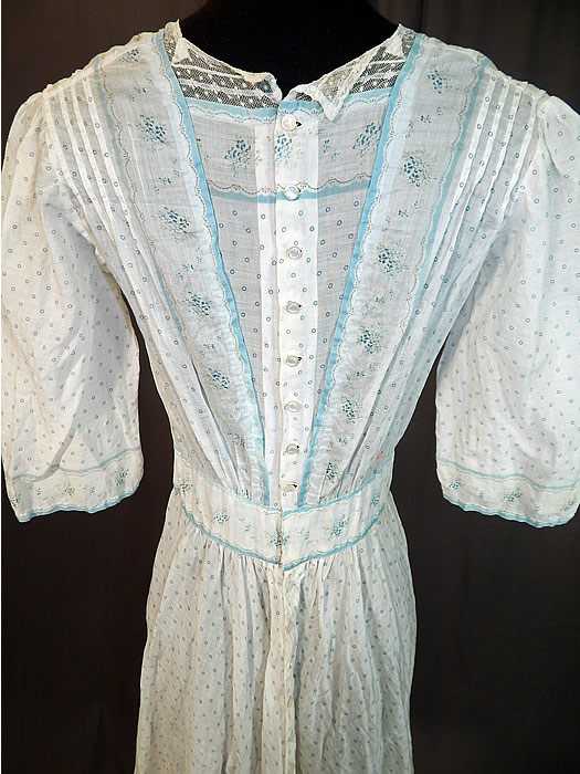 Victorian Blue & White Cotton Batiste Polka Dot Floral Calico Print Girls Dress
It is in good condition, with only some slight fade and thinning fabric. This is truly a wonderful piece of antique Victoriana wearable art! 