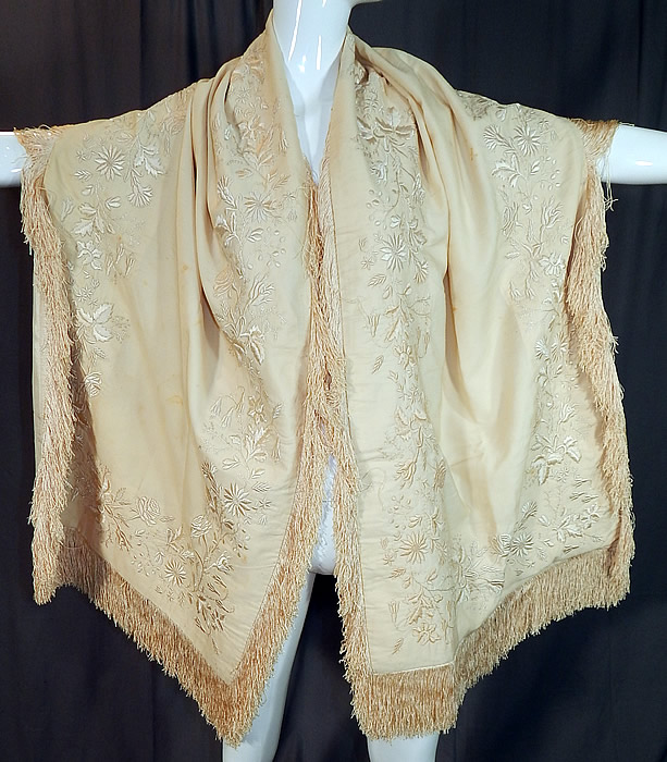Victorian Cream Wool Embroidered Roses Fringe Bridal Wedding Shawl Scarf Stole Wrap
This antique Victorian era cream wool embroidered roses fringe bridal wedding shawl scarf stole wrap dates from 1890.