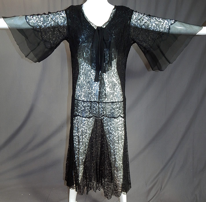 Vintage Sheer Black Silk Chiffon & Lace Drop Waist Kimono Sleeve Flapper Dress
It is made of a sheer fine black silk lace fabric with a floral vine leaf pattern and black silk chiffon trim edging on the front top and sleeve cuffs. 