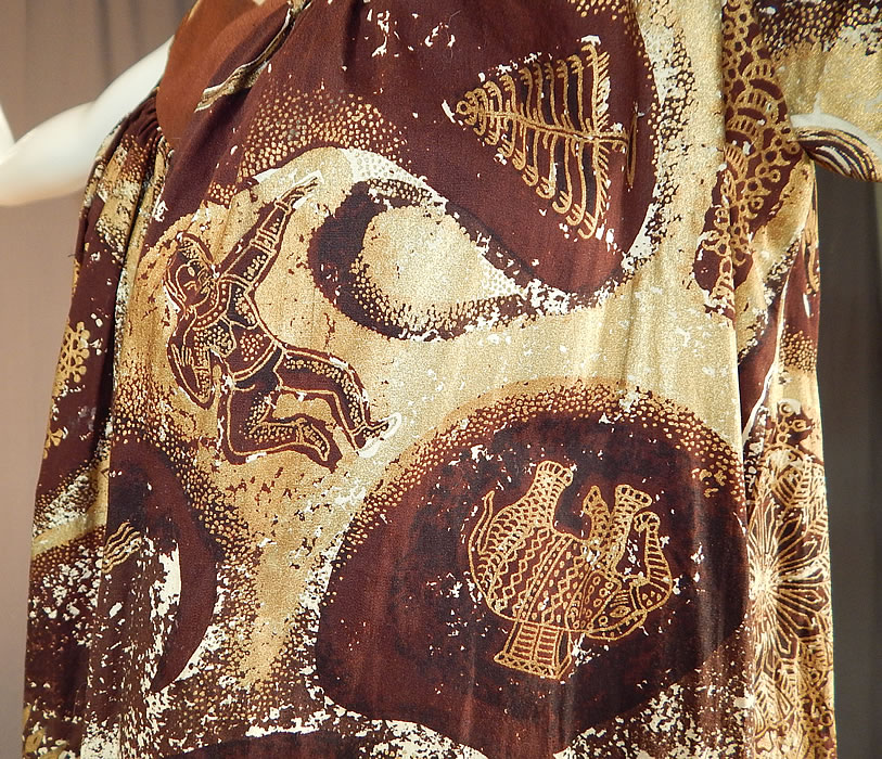 Vintage Watumulls Leilani Hawaii Indonesian Batik Print Gold Cotton MuuMuu Dress
It is in good condition, has not been cleaned, with only a small faint stain on the front neckline. This is truly a wonderful piece of collectible Hawaiiana vintage textile art!