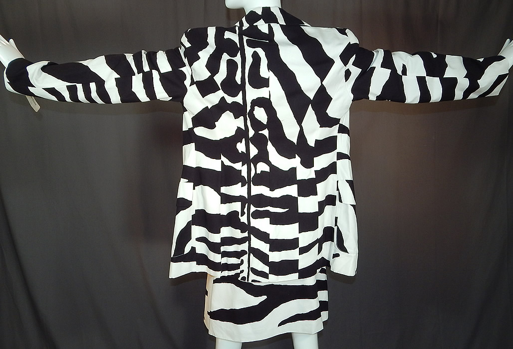 Vintage Cheap and Chic Moschino Black & White Zebra Stripe Blazer Suit Jacket Skirt NWT
The jacket measures 30 inches long, with a 34 inch waist, 40 inch bust and 25 inch long sleeves. There is a matching zebra striped short skirt, with zipper closure and is lined. The skirt measures 16 inches long, with 40 inch hips and a 30 inch waist. 
