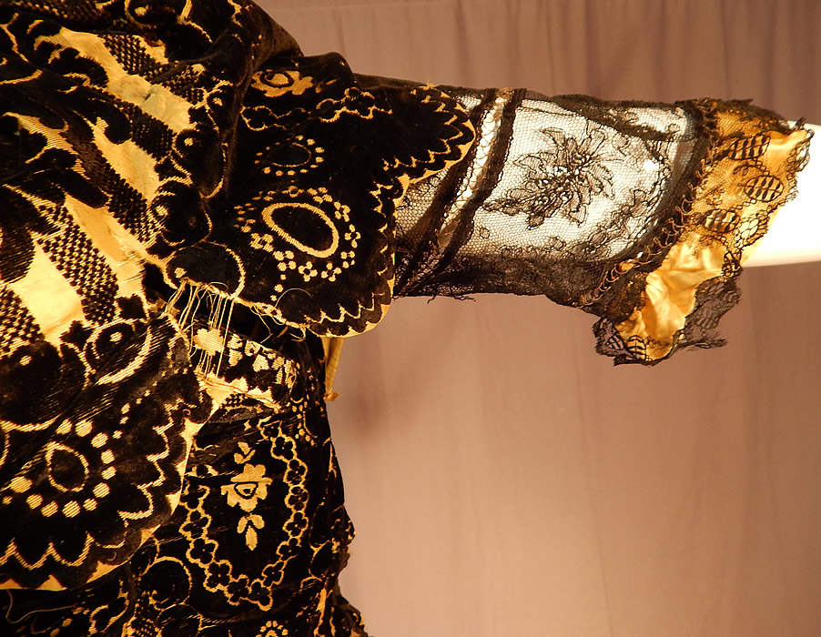 Victorian Yellow Silk Black Burnout Voided Velvet Devore Chantilly Lace Bodice
It is in good as-is condition needing some minor restoration, with a few frayed small holes in the lace and on the yellow silk fabric (see close-up). 