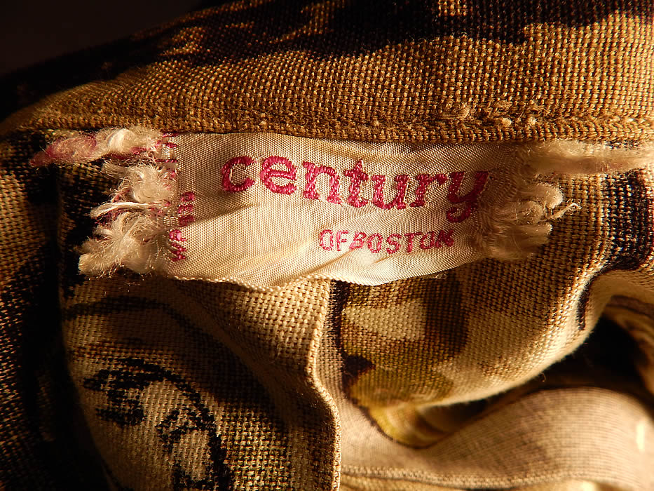 Vintage Century of Boston Cotton Twill Butterfly Artichoke Novelty Print Circle Skirt
There is a "Century of Boston" label sewn inside. 