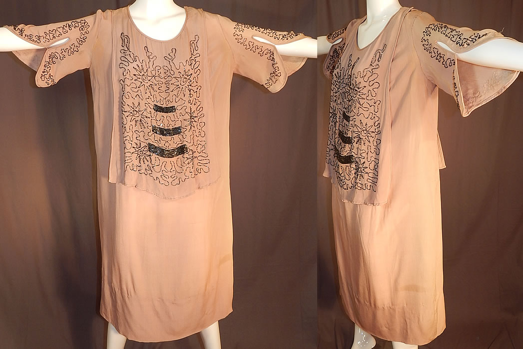 Vintage Art Deco Fleshy Pink Ecru Silk Steel Cut Beaded Tabard Top Flapper Dress
This vintage Art Deco fleshy pink ecru silk steel cut beaded tabard top flapper dress dates from the 1920s.