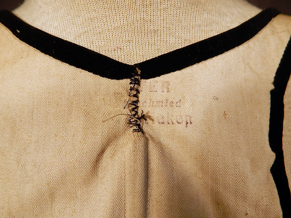 Victorian Black Velvet Silver Trim Swiss Waist Corselet Corset Vest Bodice
It is in good condition, with a small mended repair on the back top and is missing 1 button trim accent off the bottom back. This is truly a wonderful piece of wearable antique Victoriana textile art! 