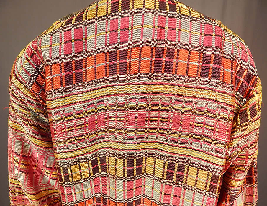 Vintage Art Deco Colorful Woven Silk Plaid Gold Lam&eacute; Flapper Opera Coat Lame
It is in excellent condition. This is truly a rare, unique and exceptional piece of wearable Art Deco textile art! 