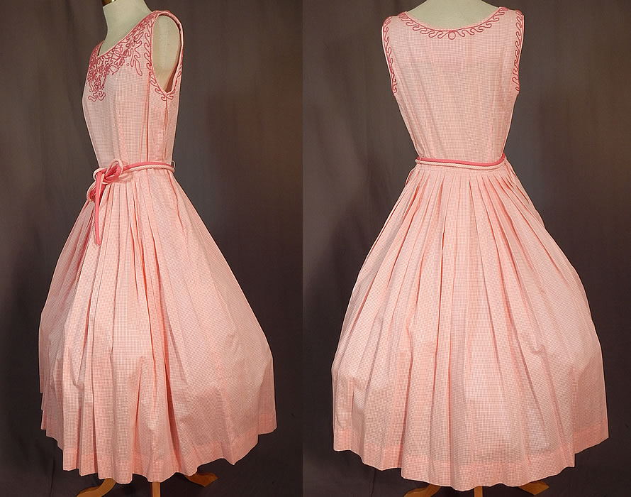 Vintage Henry Allen Montreal Pink White Cotton Check Gingham Circle Skirt Dress
The dress measures 43 inches long, with a 26 inch waist and 34 inch bust. It is in good condition, with only a small frayed seam near the side zipper. This is truly a wonderful piece of wearable art!