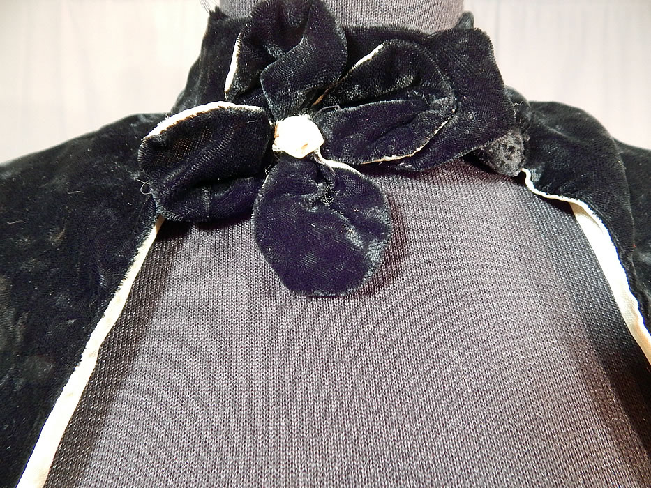 Vintage Black Silk Velvet Flower Trim Short Cropped Cape Evening Shawl Capelet
This beautiful black short cropped cape evening shawl capelet has a high neck band collar with velvet flower trim accents on the front, a snap closure at the neck and is fully lined.