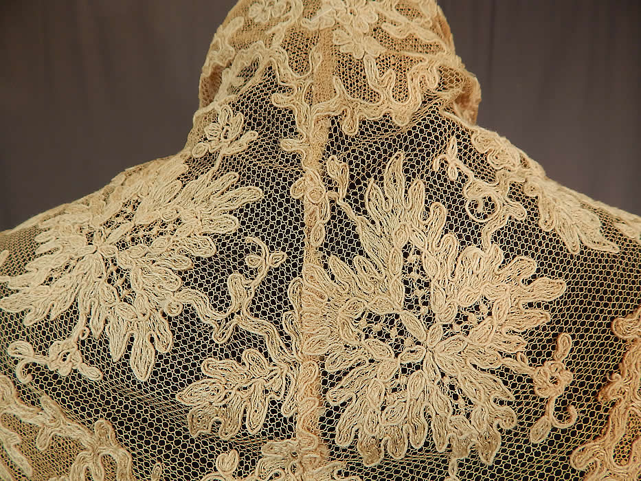 Edwardian Cream Bretonne Needle Run Lace Dress Trim Lappet Shawl Collar
It is in good condition, with only a few tiny holes (see close-up). This is truly a wonderful piece of wearable lace art!