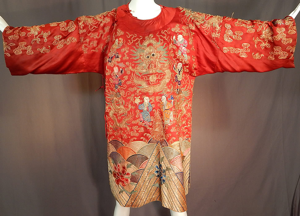 Antique Chinese Dragon Phoenix Gold Couching Embroidery Red Silk Opera Robe
This antique Chinese dragon phoenix gold couching embroidery red silk opera robe dates from late 19th century during the Qing Dynasty. 