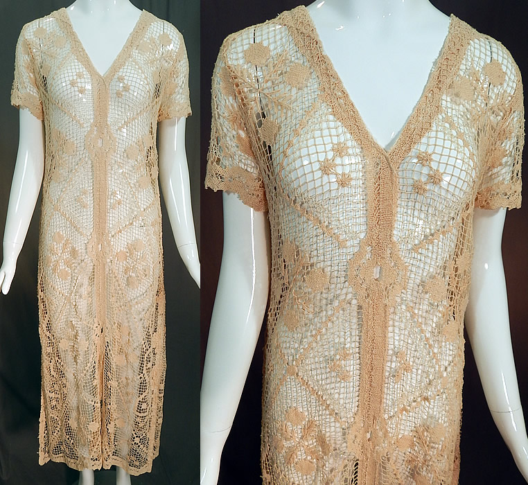 Vintage Boho Cream Crochet Lace Mesh Net Fishnet Side Slit Skirt Shift Dress
This vintage boho cream crochet lace mesh net fishnet side slit skirt shift dress dates from the 1920s.