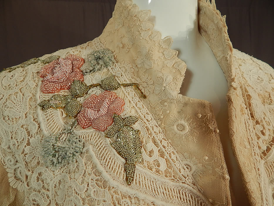 Vintage Antique Patchwork Cream Lace Floral Beaded Applique Trim Suit Jacket
There is a pink and green raised beaded appliqu&eacute; floral roses trim sewn onto the shoulder.