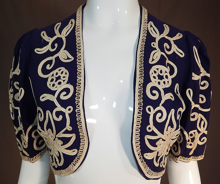 Vintage Irene Kay Navy Blue Silk Crepe Cream Soutache Shrug Bolero Jacket
This stunning short cropped shrug bolero style jacket has an open front with no closure, gathered shoulders, short sleeves and is unlined.