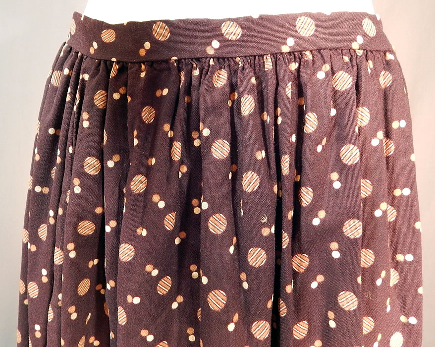 Victorian Brown Circle Polka Dot Print Fine Wool Winter Petticoat Skirt
This wonderful winter petticoat skirt has a long floor length maxi style, with pleated gathers around the fitted waistband, a side opening hook closure and is unlined. 