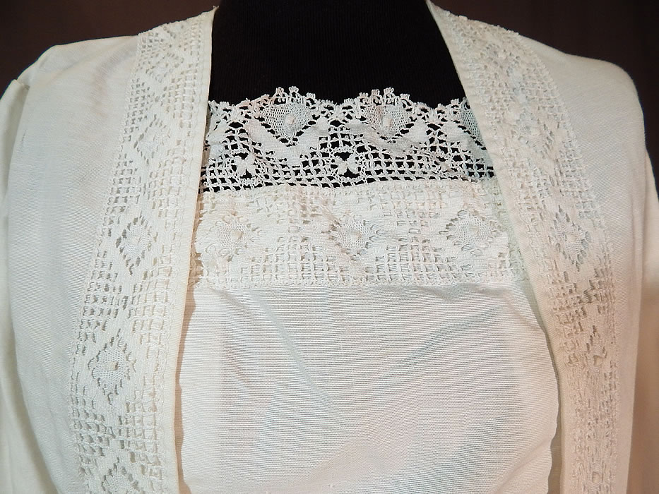 Edwardian White Cotton Cluny Bobbin Lace Walking Suit Jacket Blouse Skirt
This vintage Edwardian era white cotton cluny bobbin lace walking suit jacket blouse and skirt dates from 1915.
