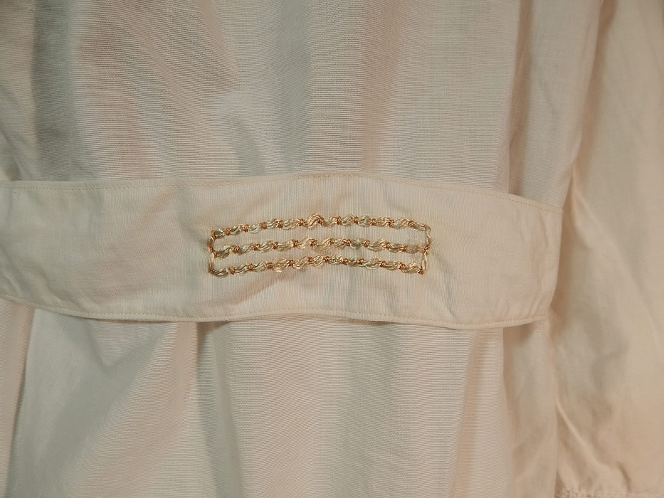 Edwardian White Cotton Cluny Bobbin Lace Walking Suit Jacket Blouse Skirt
It is in good condition, with only some slight faint underarm discoloration. This is truly a wonderful piece of wearable textile art!