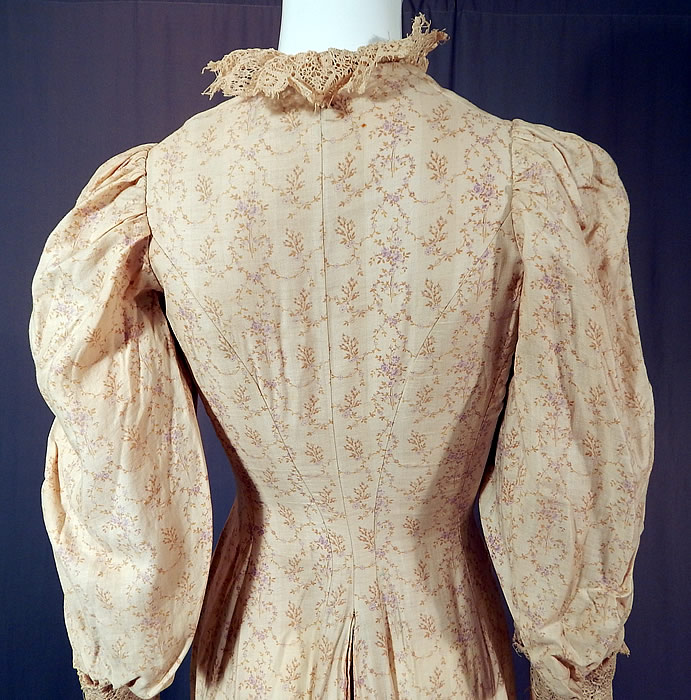 Victorian Lace Lavender Floral Cotton Calico Print Wrapper Robe Morning Dress
The dress measures 56 inches long, with a 32 inch bust, 24 inch waist, 40 inch hips, 24 inch long sleeves and 11 inch back shoulder seam. 