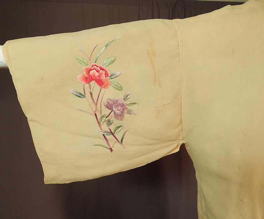 Vintage Chinese Yellow Silk Colorful Embroidered Duck Bird Belted Kimono Robe
It is in good as-is condition, with several faint small stains and a small frayed open seam along the side. This is truly a wonderful piece of wearable antique Chinese textile art! 