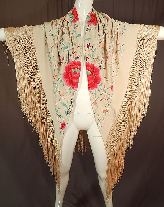 Antique Cream Silk Pastel Embroidered Pink Floral Roses Canton Piano Shawl
The shawls fabric square measures 52 by 52 inches. 