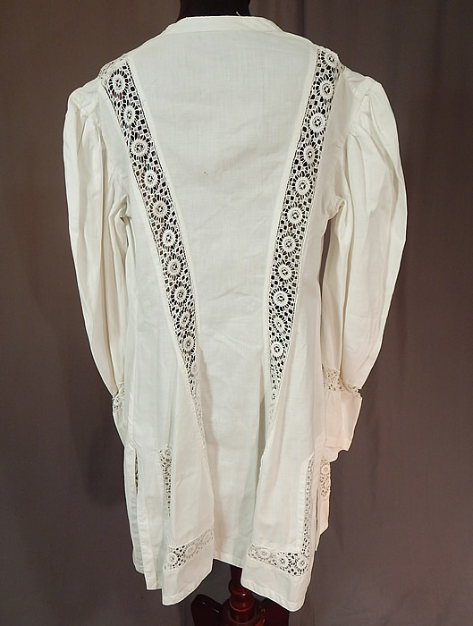 Edwardian Womens White Linen Lace Trim Walking Suit Jacket Coat
The coat measures 36 inches long, with a 36 inch bust, 30 inch waist, 40 inch hips and 24 inch long sleeves. It is in excellent condition. This is truly a wonderful piece of wearable textile art! 