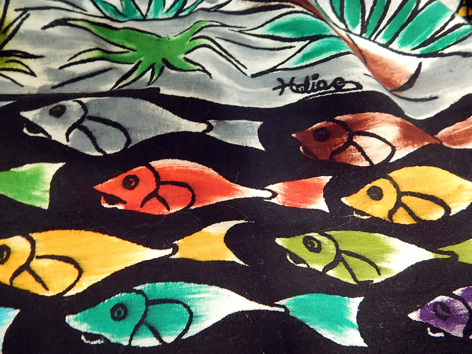 Vintage Uncut Hand Blocked Fish Shirtless Man Signed Mexico Circle Skirt Fabric
It is artist signed Hdiae (see close-up). 