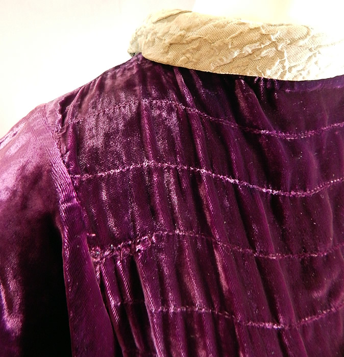 Vintage Art Deco Purple Pintuck Pleated Velvet Belted Evening Gown Dress
It is in good as-is condition, missing rhinestones on the buckle, a mended repair on the front arm hole, has some faint discoloration stains on the bottom skirt and collar (see close-ups). 