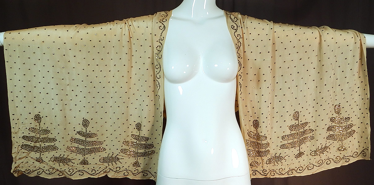 Vintage Art Deco Turkish Tel-Kirma Assuit Cream Silk Silver Stud Shawl Scarf
This Tel-Kirma telli shawl is a close relative to the Egyptian Tulle-bi-telli, Assuit, Asyut, Assyut, Assiut. Tulle-bi-telli, but is a Turkish style.