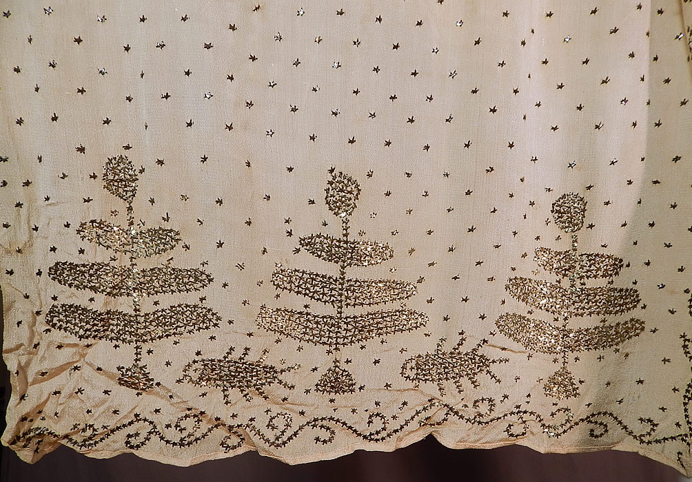 Vintage Art Deco Turkish Tel-Kirma Assuit Cream Silk Silver Stud Shawl Scarf
This is truly a rare and one of a kind piece of wearable Ottoman Turkish textile art!