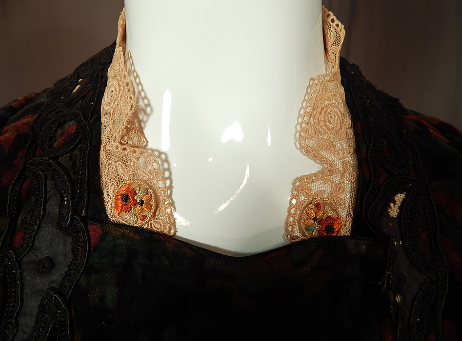 Edwardian Floral Print Velvet Black Soutache Tassel Trim Top Blouse
It is in good condition, with only some wear, fraying to the silk soutache trim on the front (see close-up). 