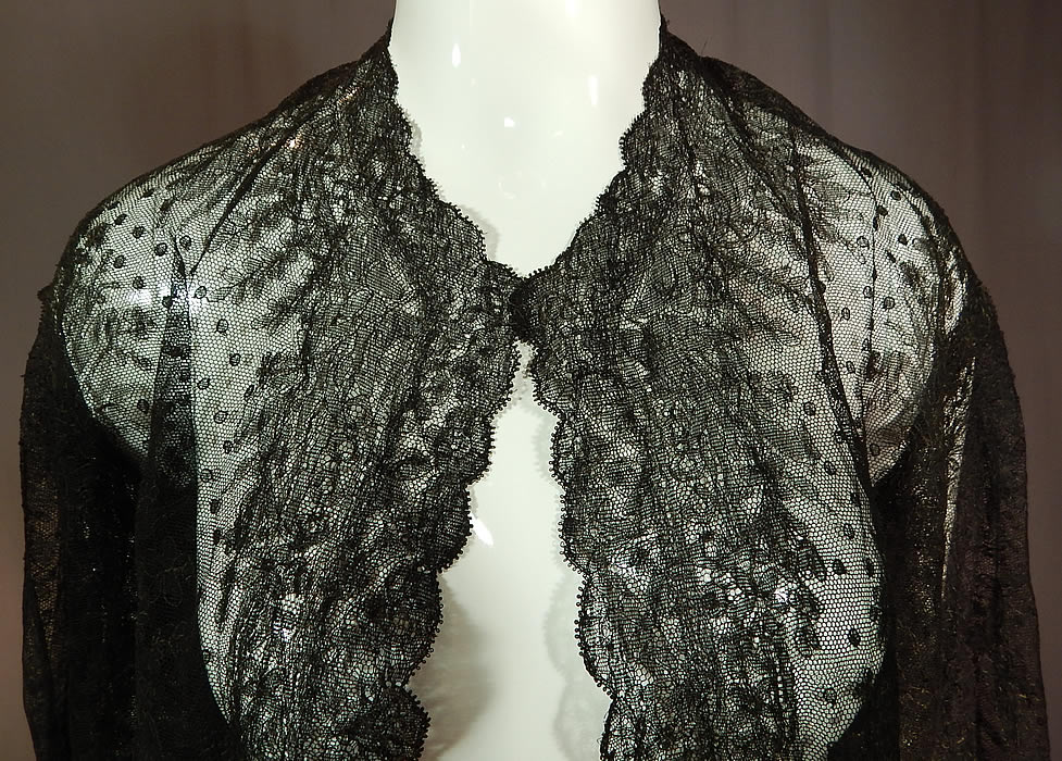 Victorian Antique Black Chantilly Lace Shawl Wide Pagoda Sleeve Jacket
This antique Victorian Civil War era black Chantilly lace shawl wide pagoda sleeve jacket dates from the 1860s. 
