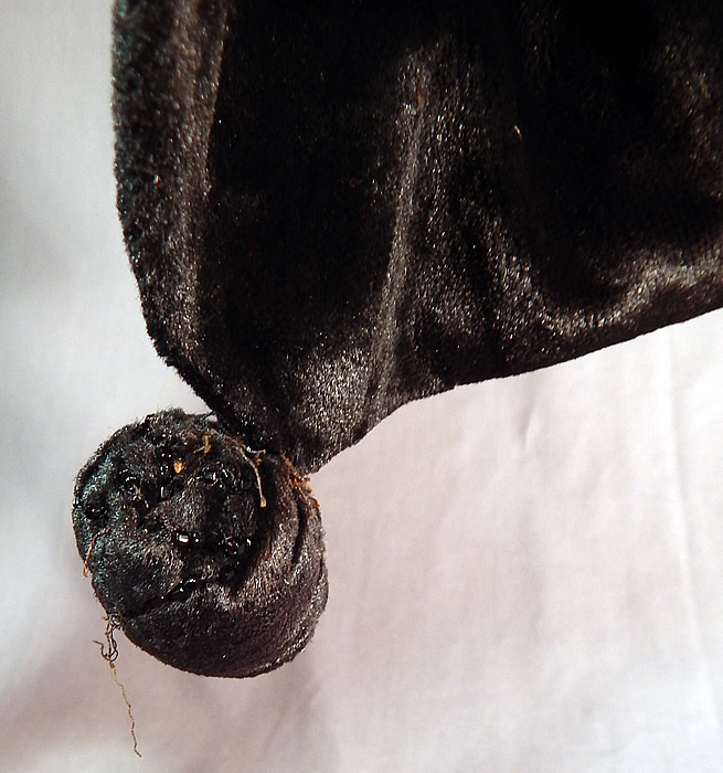 Victorian Black Plush Velvet Jet Beaded Ball Trim Winter Cloak Cape Capelet
It is in good condition, with only some loose missing beading and one ball trim is missing off the end of the front neck tie closure.