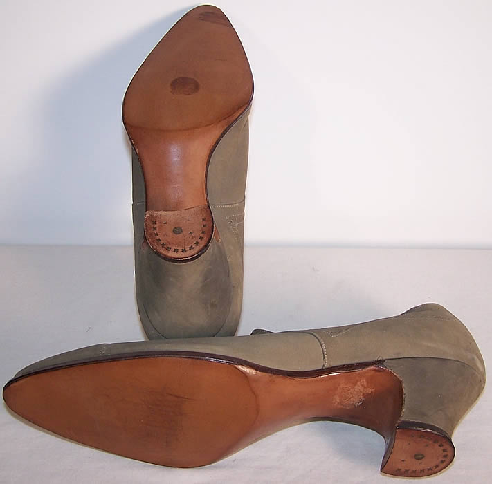  Friedman's NY Unworn Gray Suede Mary Jane Shoes Close up.