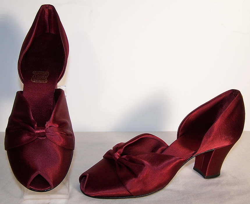 Vintage Daniel Green Comfy Burgundy Satin Slippers Shoes  Front view.