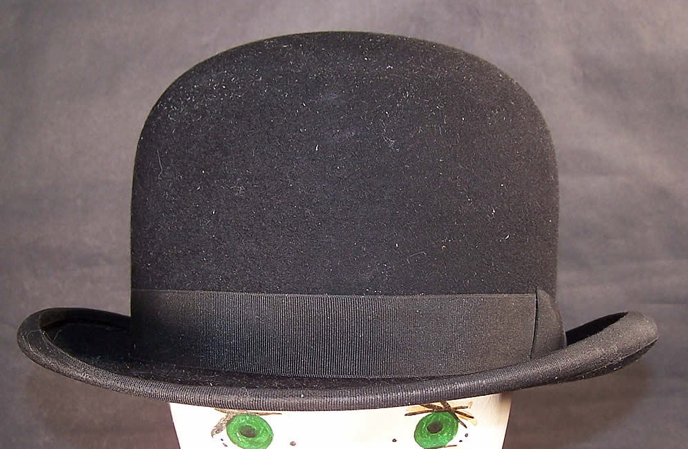Vintage Paul Paris Gentlemen's Black Felt Wool Bowler Derby Hat   Front view.