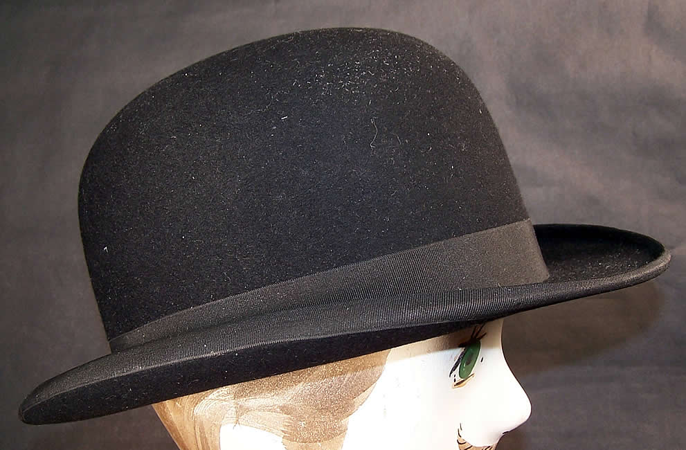 Vintage Paul Paris Gentlemen's Black Felt Wool Bowler Derby Hat  side view.