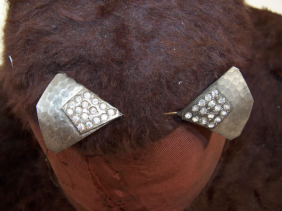 Vintage Art Deco Rhinestone Pin Brown Beaver Felt Fur Wide Brim Cloche Hat close up.