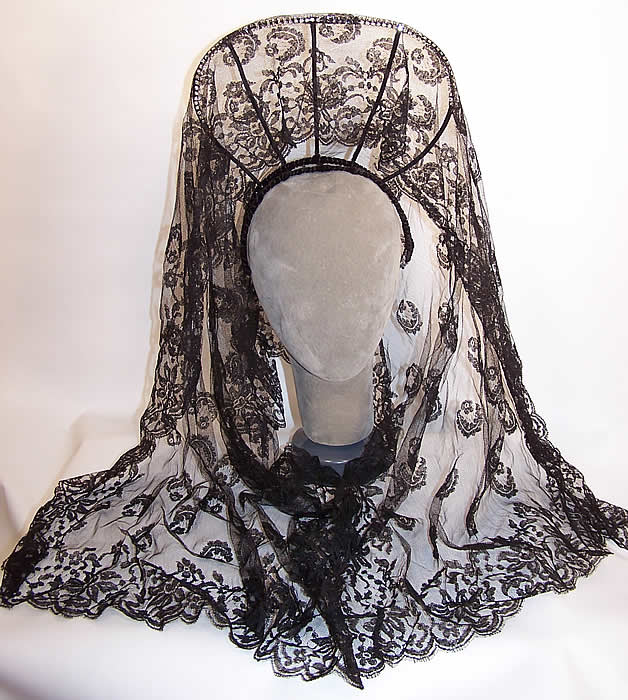 Vintage Spanish Black Chantilly Lace Mantilla Veil Peineta Comb Headband