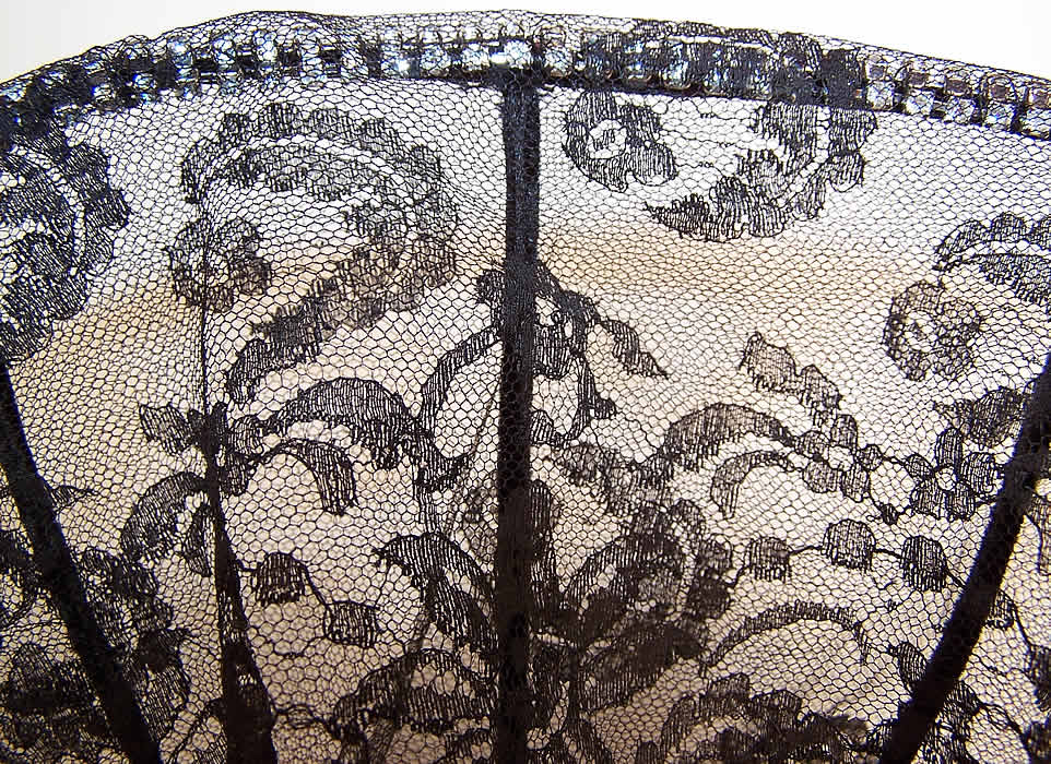 Vintage Spanish Black Chantilly Lace Mantilla Veil Peineta Comb Headband