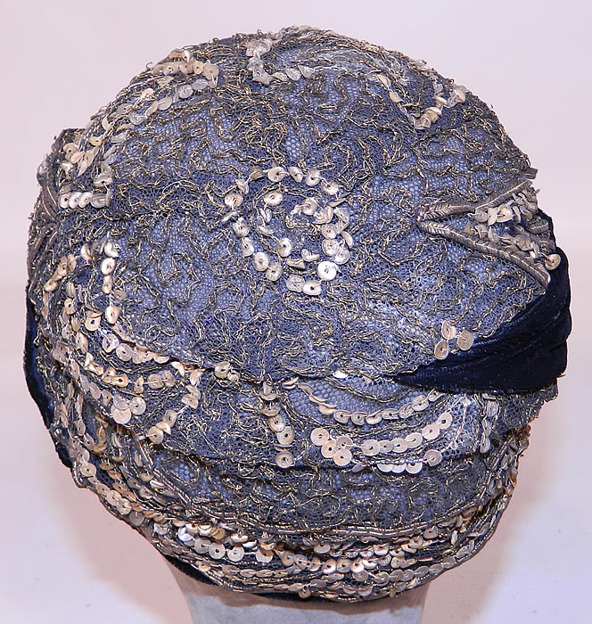 Vintage Art Deco Gold Lame Lam&eacute; Lace Net Sequin Black Velvet Flapper Cloche Hat. It is in good condition.