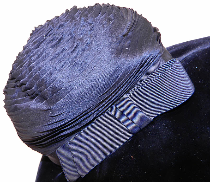 Vintage Joseph Magnin Black Pleated Ruched Silk Velvet Wide Brim Hat 
The hat measures 22 inches in inside crown circumference and 47 inches outside.