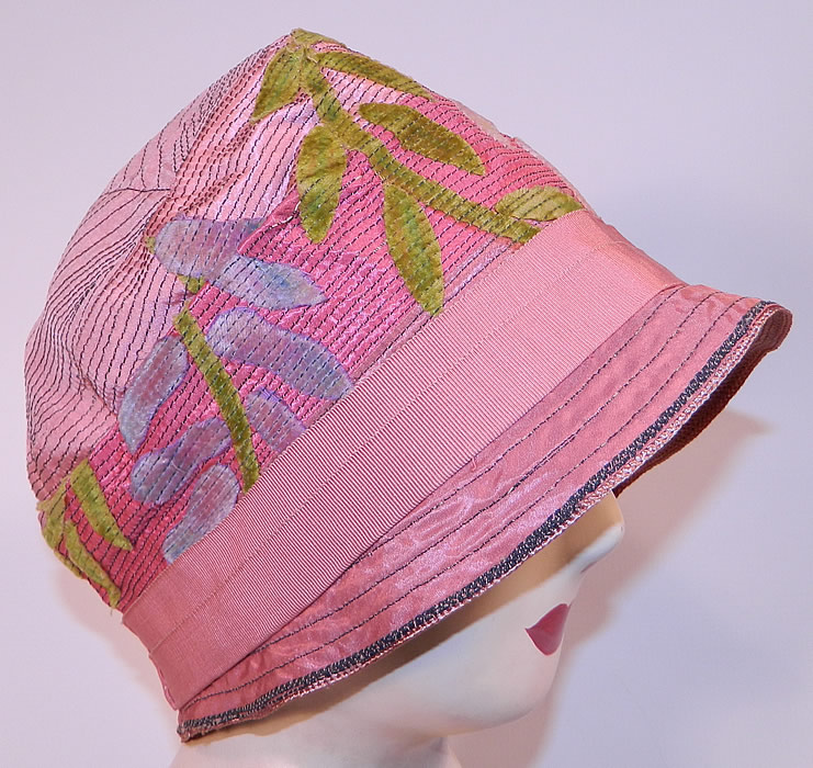 Vintage Art Deco Pink Silk Burnout Voided Velvet Floral Quilted Flapper Cloche Hat
This vintage Art Deco pink silk burnout voided velvet floral quilted flapper cloche hat dates from the 1920s.